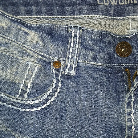 Cowgirl Tuff Co Edgy Denim Barbwire Back Pocket Design Jeans 31/33 Women - Picture 6 of 6